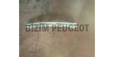 Peugeot 5008 2010-2016 Çıkma Arka Tampon Demiri