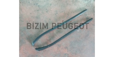 Citroen C4 2011-2018 Çıkma Ön Cam Kenar Çıtası